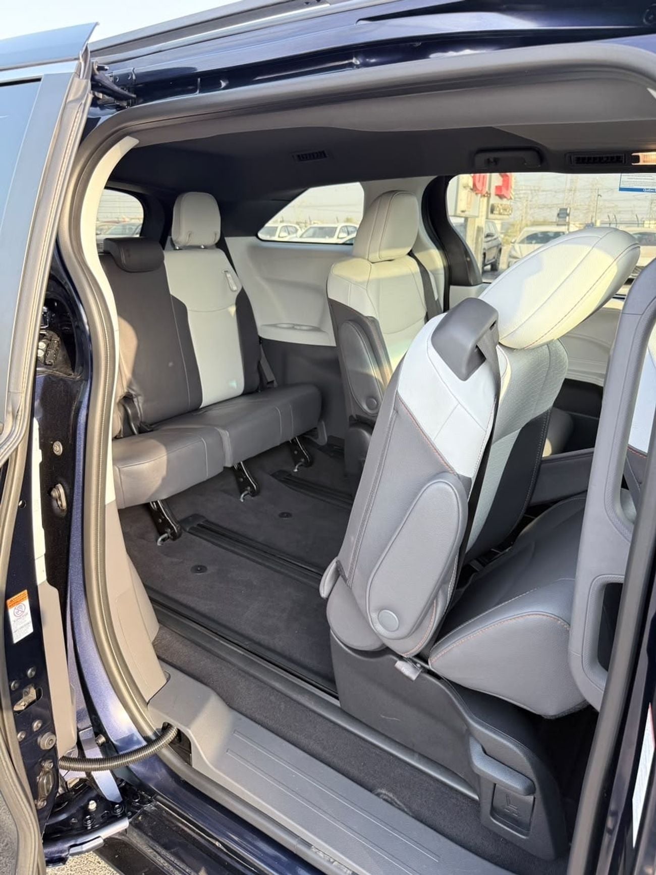 Toyota Sienna XLE hybrid 2.5 L premium