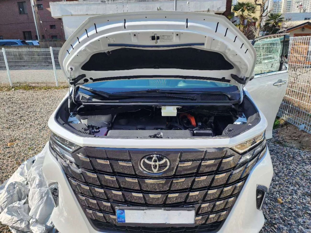 Toyota Alphard Executive Lounge / 2.5L Hybrid / Brand New 2024 MY