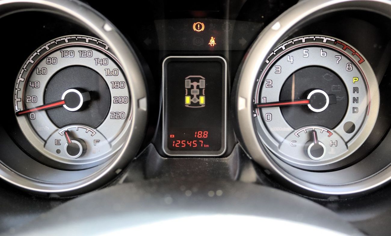 ميتسوبيشي باجيرو بلاتينوم خليجي - خاللية من الحوادث - مكينة 3800 سي سي - فل كامل - بحالة ممتازة من الداخل والخارج