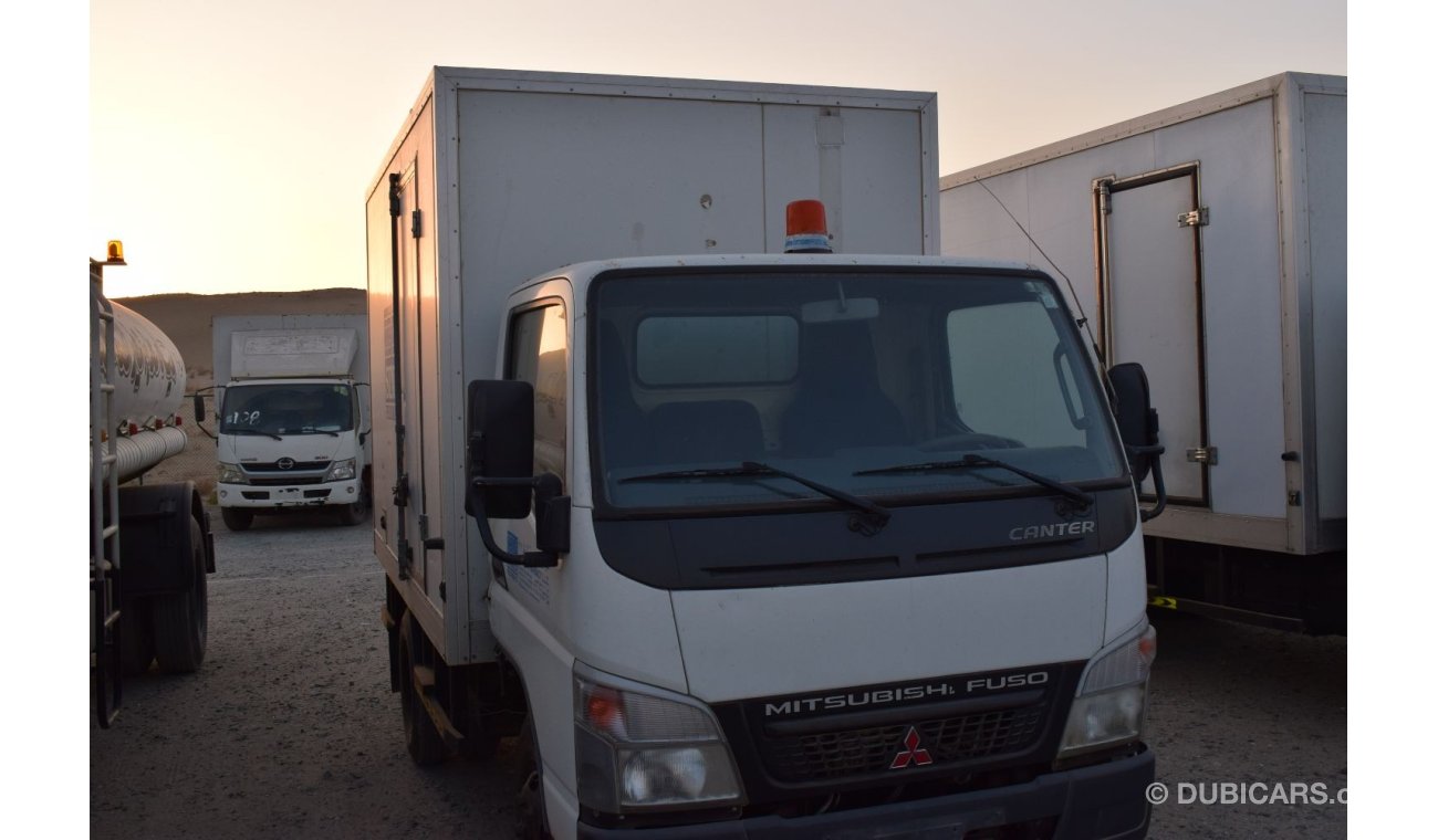 ميتسوبيشي بيك آب Mitsubishi Canter 2 ton pick up,model:2014. Excellent condition