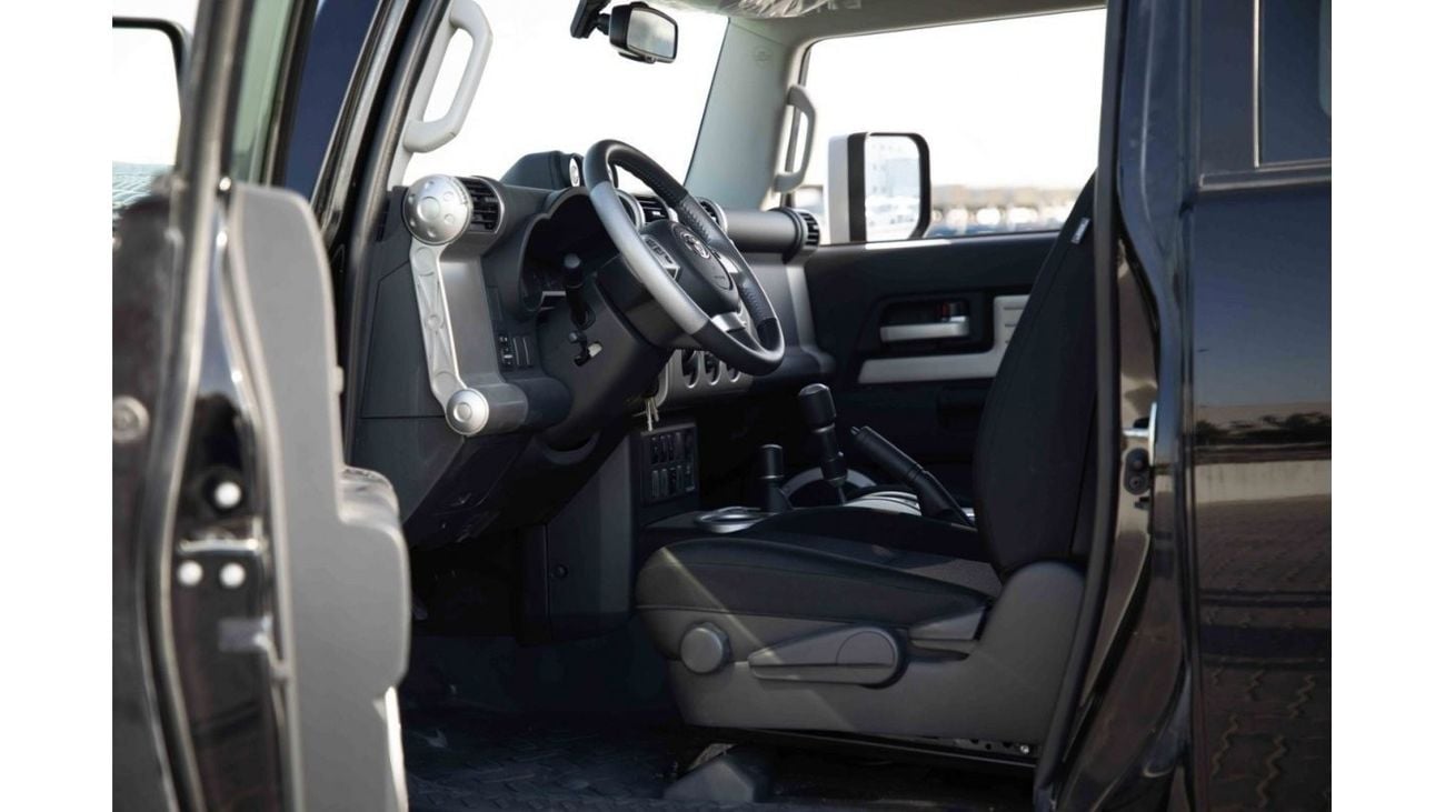 تويوتا إف جي كروزر تويوتا اف جي كروزر 4.0 جي بي ال 2023 - اسود ابيض من داخل اسود | تصدير فقط