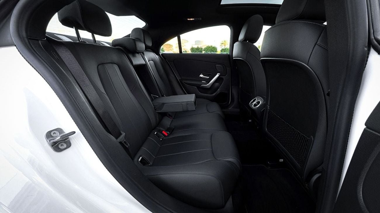 مرسيدس بنز CLA 250 Premium + 2.0L