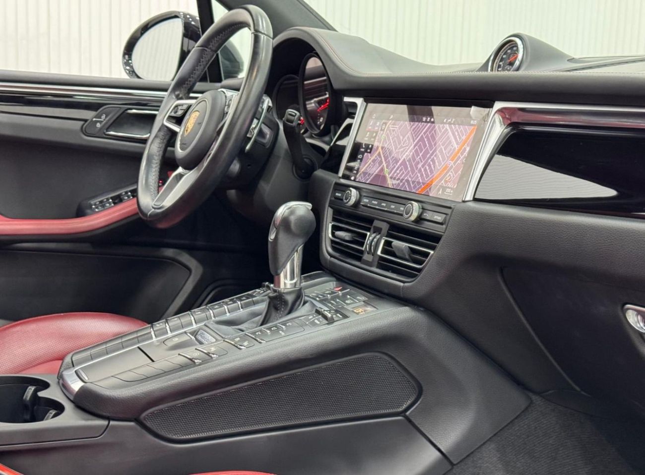 بورش ماكان Std 2.0L (252 HP) 2021 Porsche Macan, Mar 2026 Porsche Warranty, Full Service History, GCC