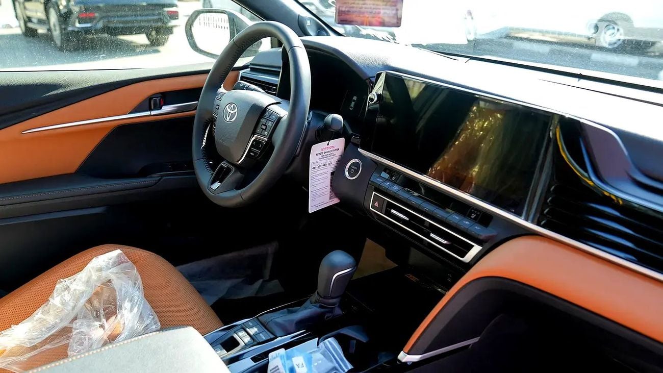 Toyota Camry LUMIERE HEV Lumiere HYBRID GCC Spec