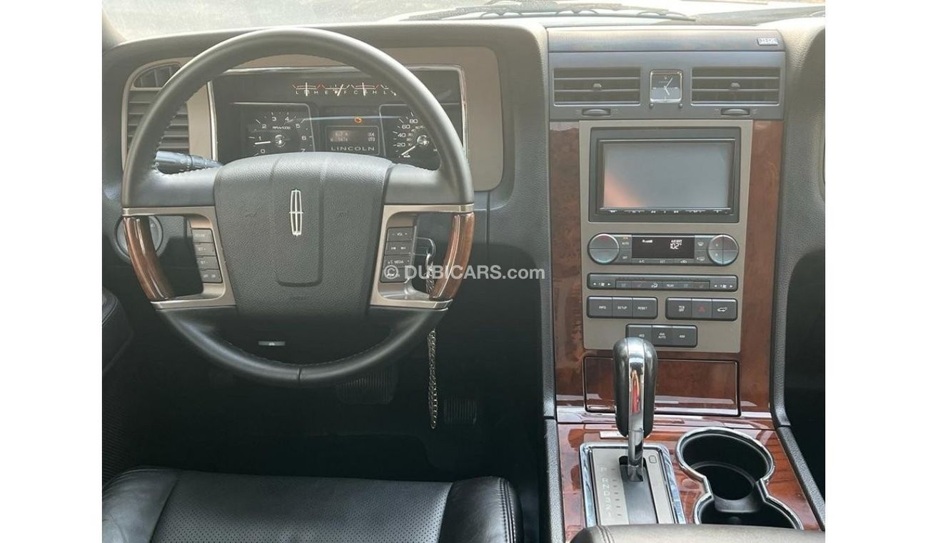 Lincoln Navigator LINCOLN NAVIGATOR GCC 2013 5.4L V8 FULL OPTION IN PERFECT CONDITION