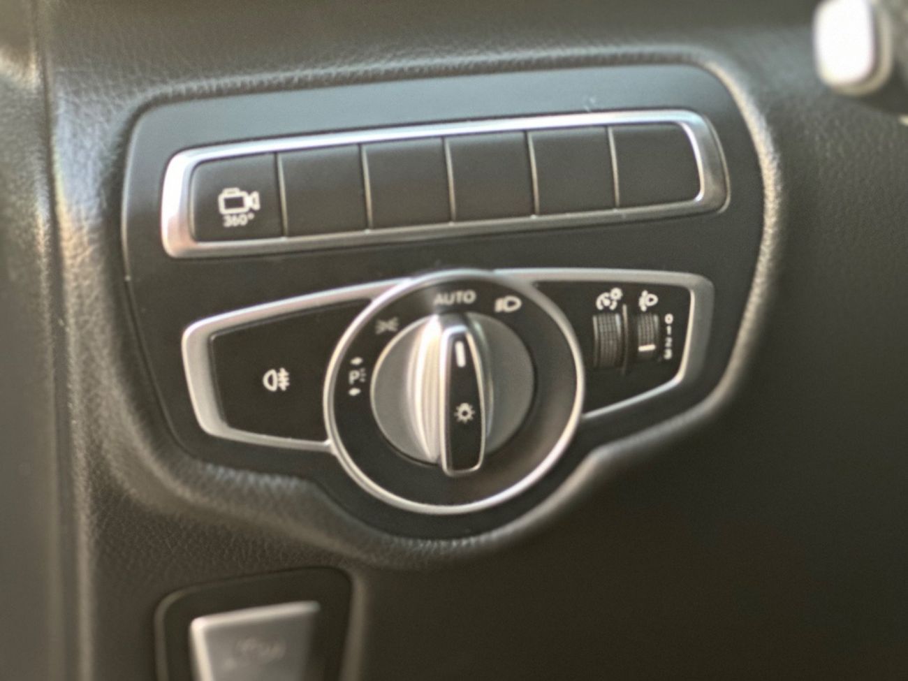 مرسيدس بنز V 250 موديل 2019 خليجي حاله ممتازه من الداخل والخارج صبغ الوكاله مالك واحد من الوكاله