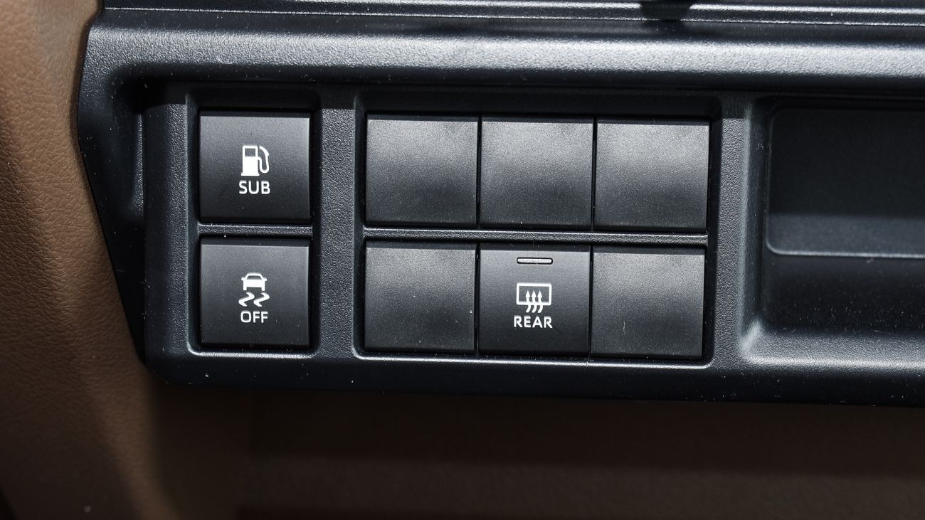 تويوتا لاند كروزر 70 4.0L V6 Petrol