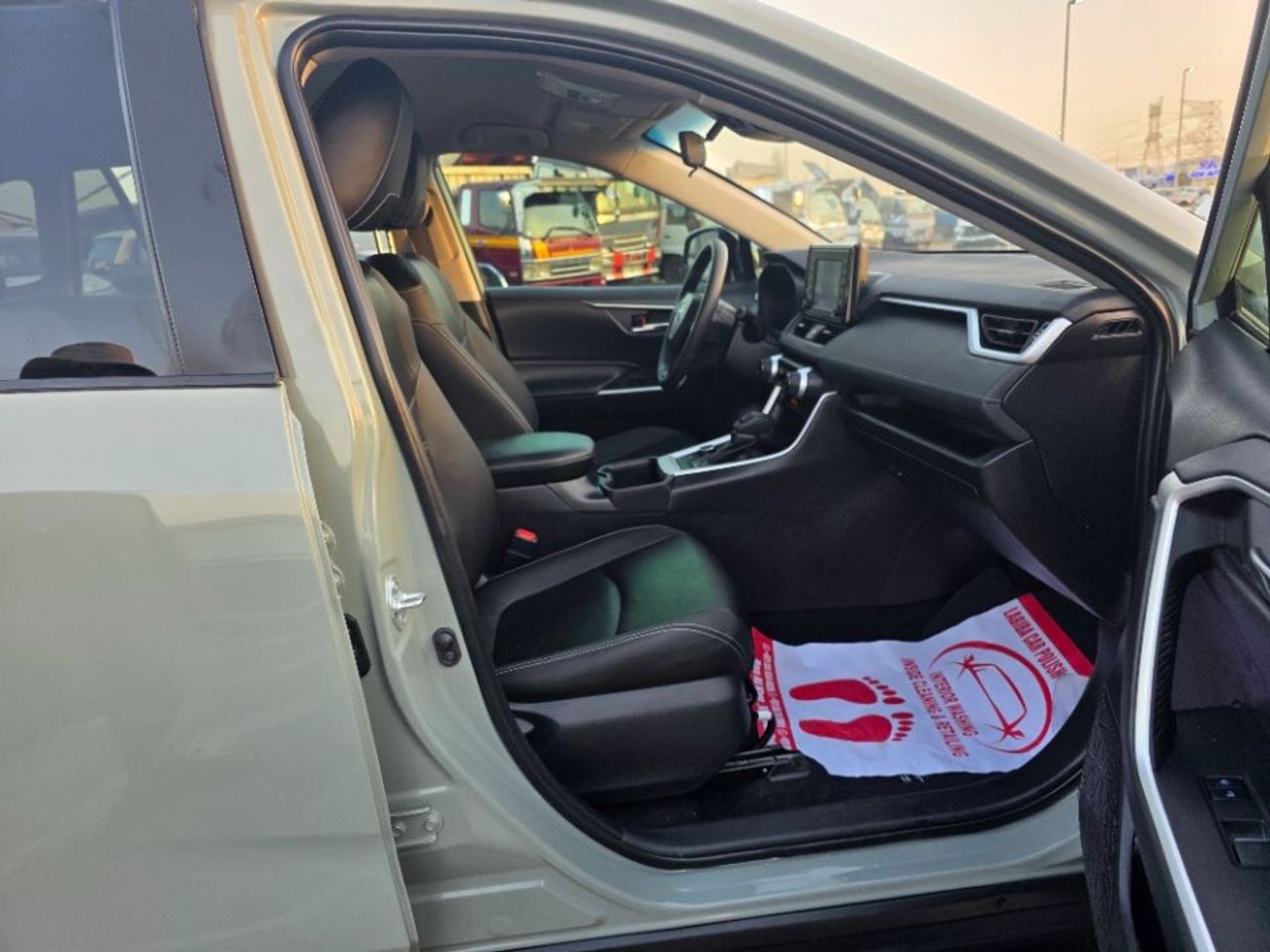 Toyota RAV4 2022 Model 2.5 Hybrid engine 4x4 and Push button