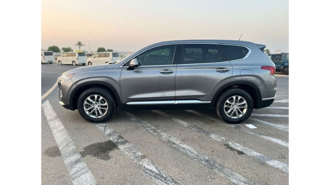 هيونداي سانتا في 2019 HYUNDAI SANTAFE SE -2.4L - V4 -  REAR CAMERA -  PW - LEATHER SEATS - 53000 mileage- VERY CLEAN