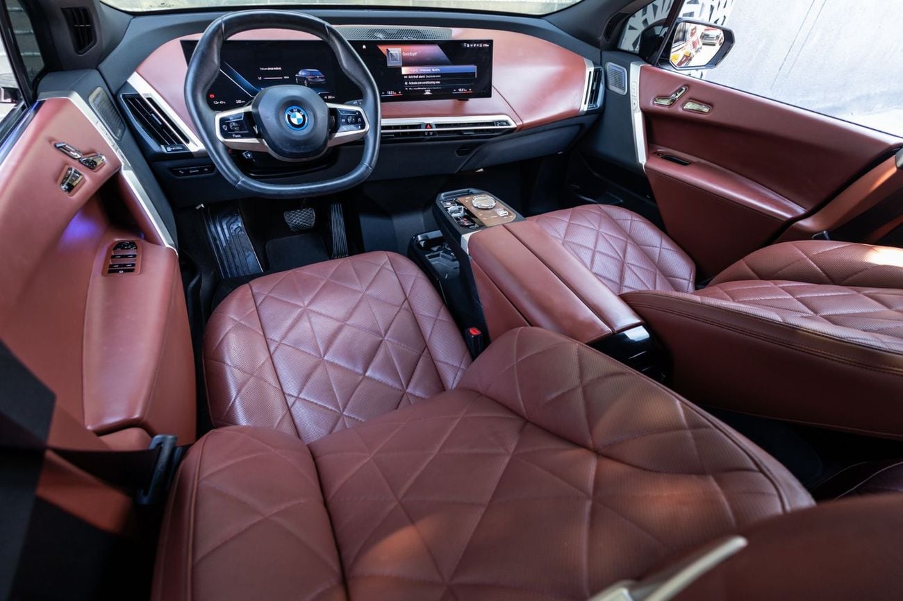 بي أم دبليو iX xDrive50