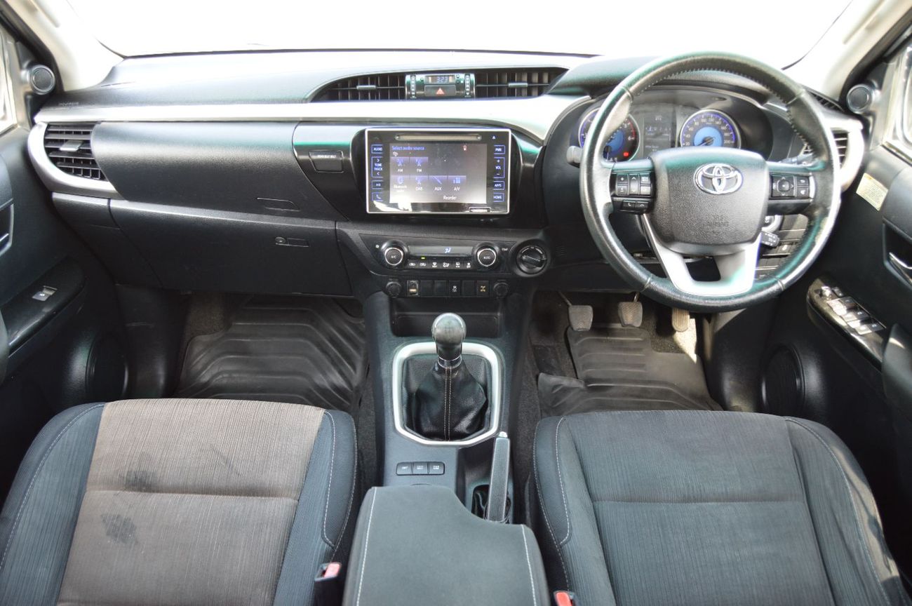 تويوتا هيلوكس Double Cabin  Right Hand Drive Model: *2017* -Push button Start,  Engine: 2.8L/ V4