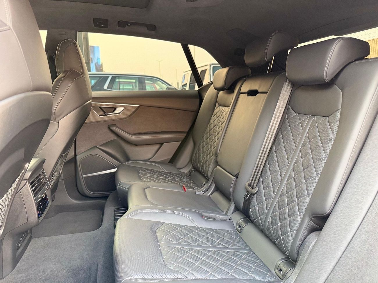 أودي SQ8 4.0 TFSI quattro (507 HP)