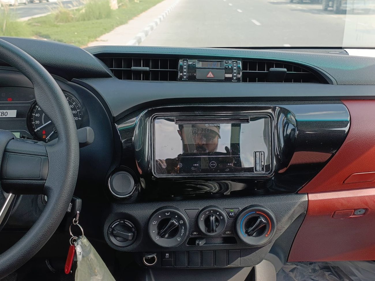 Toyota Hilux 2.7L 4CY PETROL,M/T / SINGLE CABIN / POWER WINDOW / 4WD / CODE # B154397