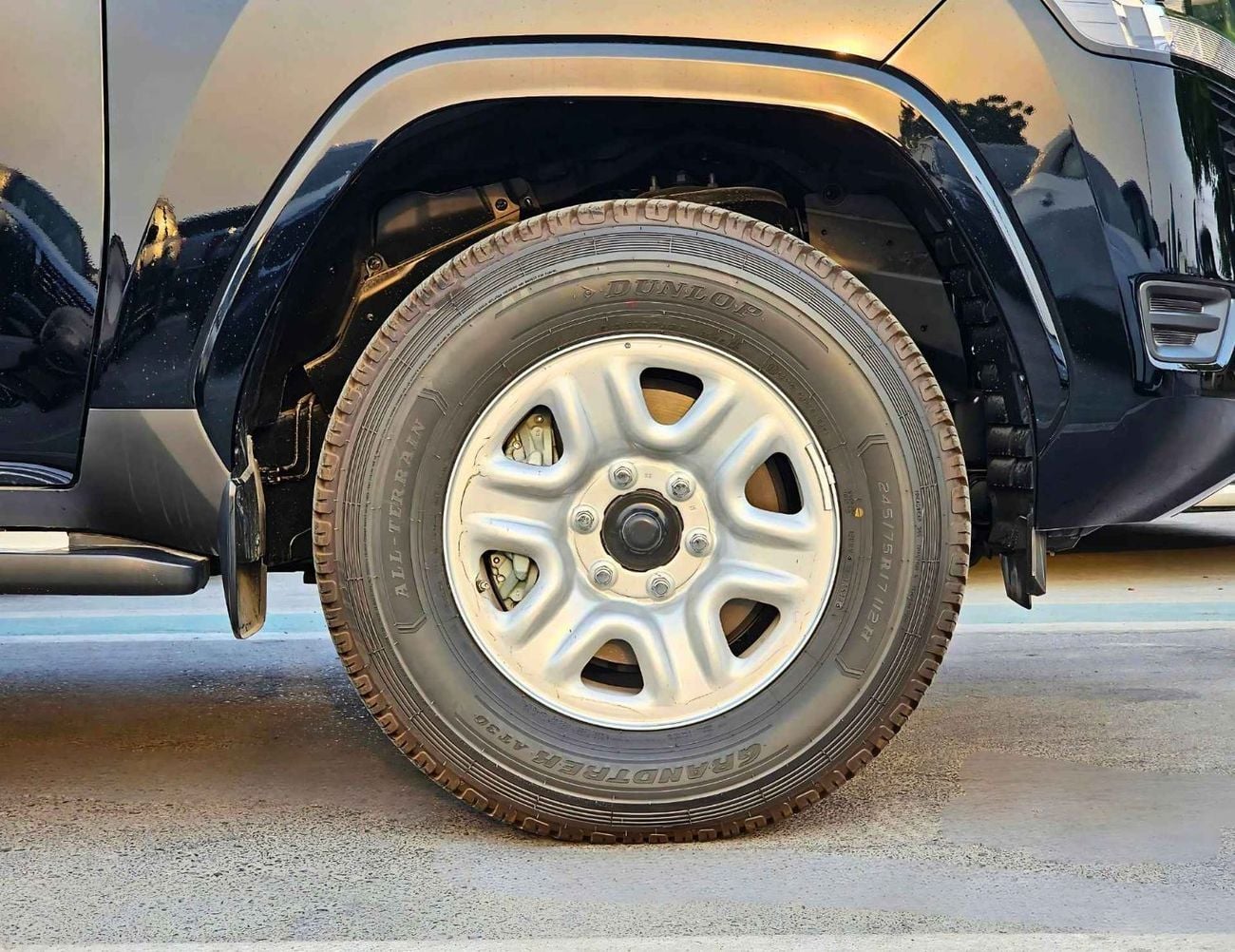 Toyota Land Cruiser GXR GX E1 TWIN TURBO || 3.3L DIESEL A/T / FABRIC SEATS / BIG DVD  (CODE # GX E1)