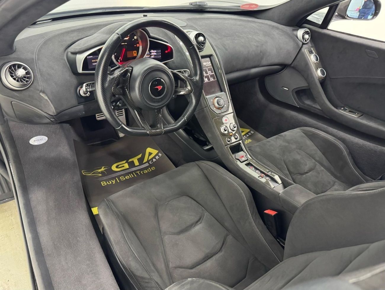 McLaren 650S 2015 McLaren 650s, Full Service History, Carbon Fiber Package, Low Kms, GCC