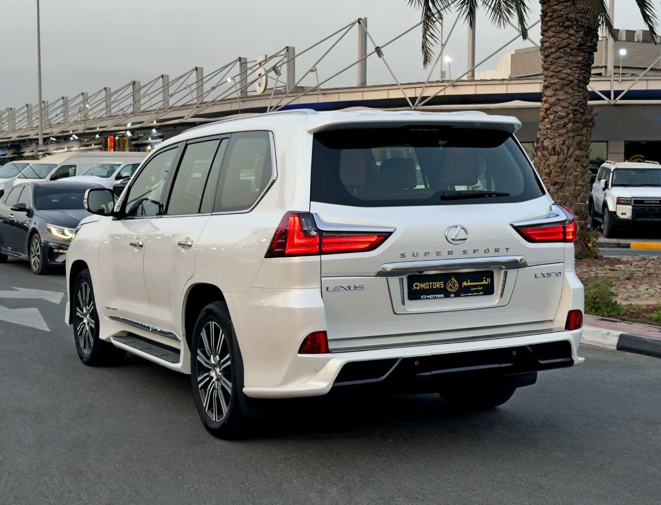 لكزس LX 570 2019 Lexus LX570 Signature, GCC Specifications