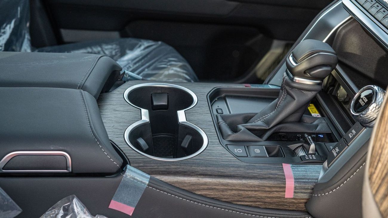 تويوتا لاند كروزر VX-R 3.3L V6 Twin-Turbo Diesel (3346 cc). Four Wheel Drive. 7 Seats. 5 Door