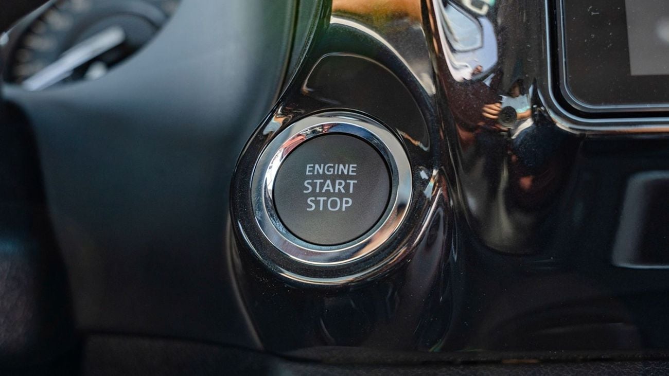 Toyota Hilux 2025 Toyota Hilux SR5 DC 4x4 2.7L Petrol AT (White)