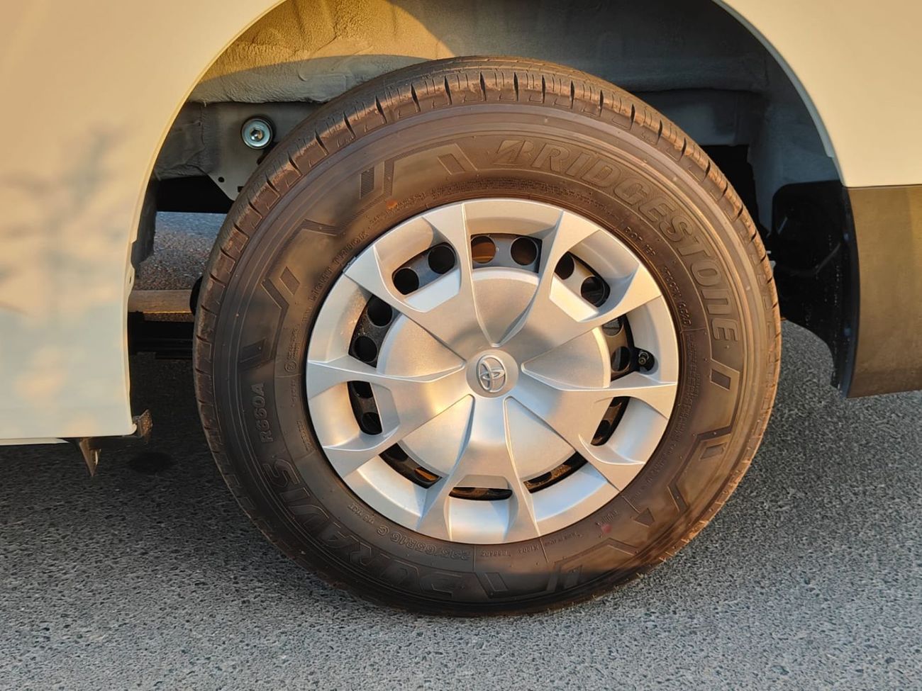 Toyota Hiace 2026 Toyota Hiace DX 13-Seater 2.8L 4-Cyl Diesel M/T RWD (3-Point Seatbelts) Export Only