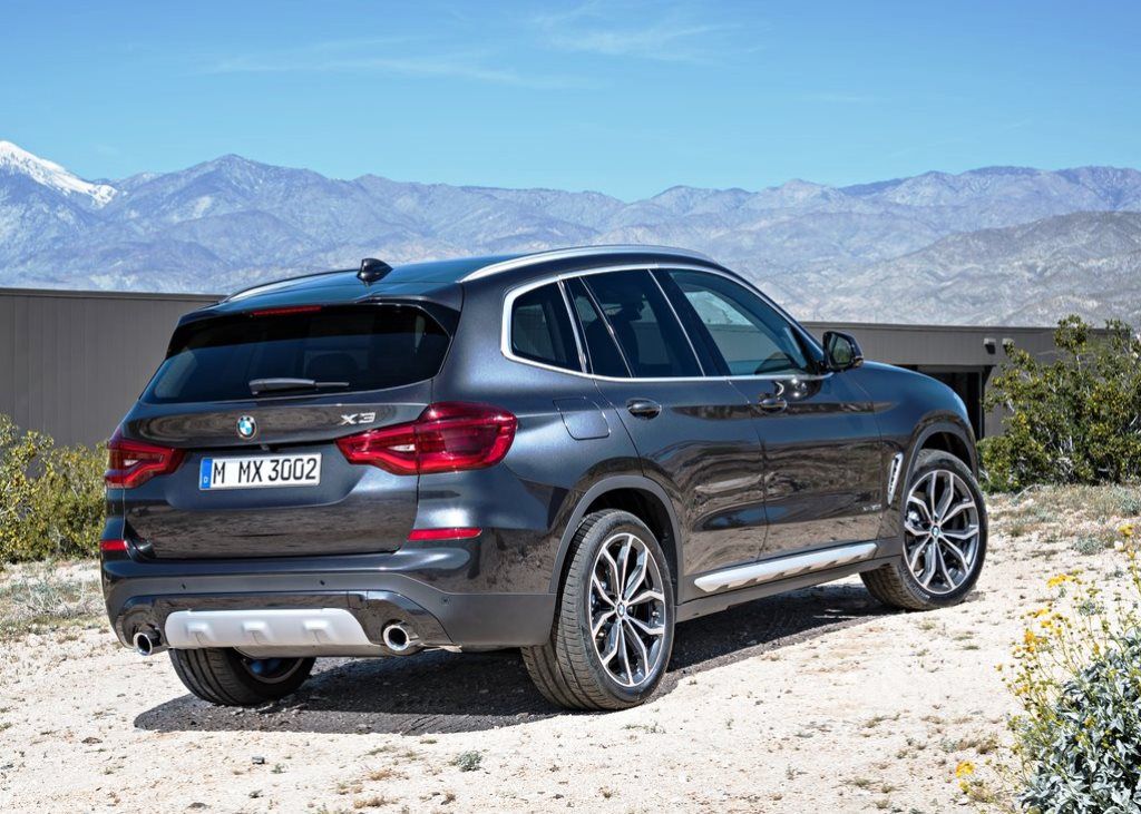 بي أم دبليو X3 exterior - Rear Left Angled