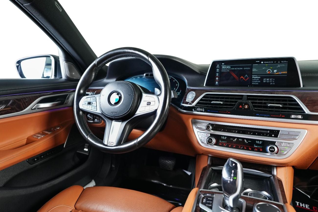 BMW 730Li M SPORT Rear Seat Entertainment-INDIVIDUAL Premium Leather Interior-High Specification