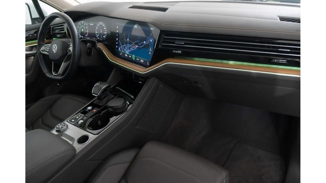 Volkswagen Touareg 2021 Volkswagen Touareg Atmosphere / Full Volkswagen Service History & Volkswagen Warranty