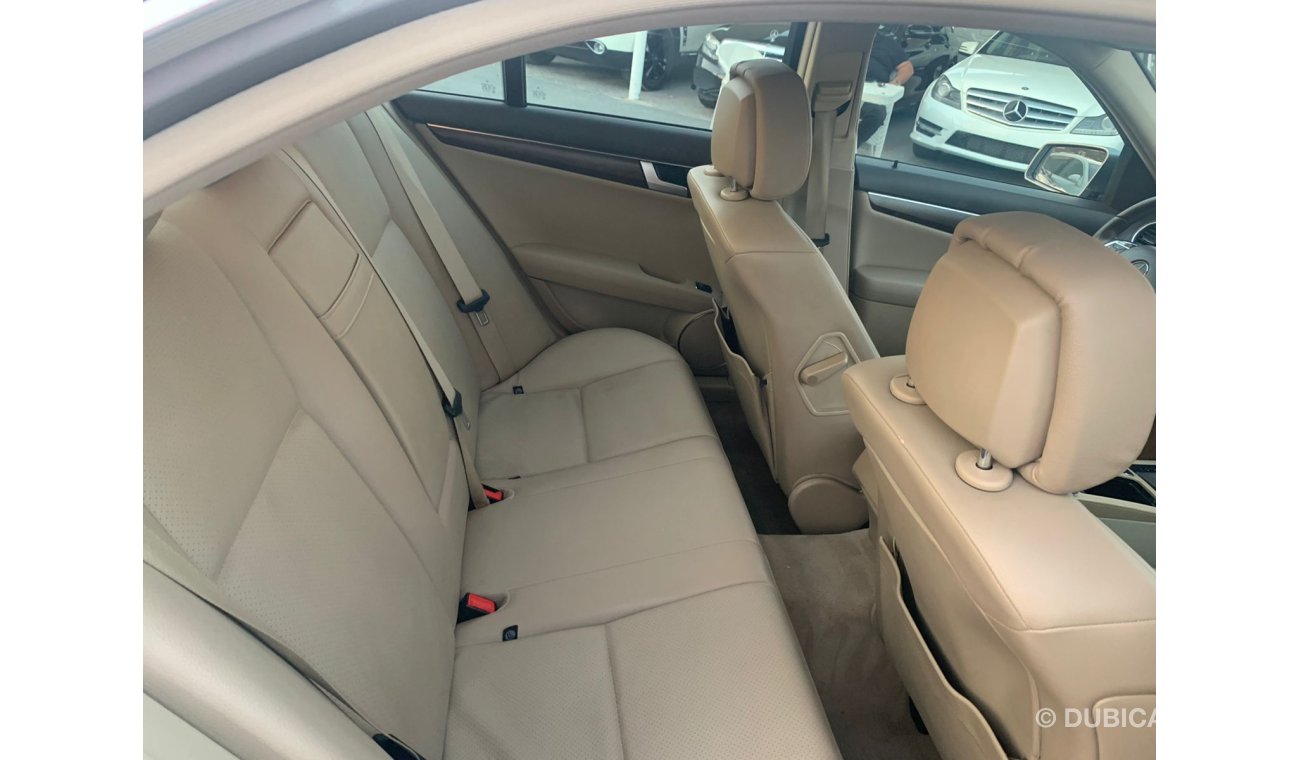 مرسيدس بنز C200 Mercedes C200_Gcc_2013_Excellent_Condihion _Full option