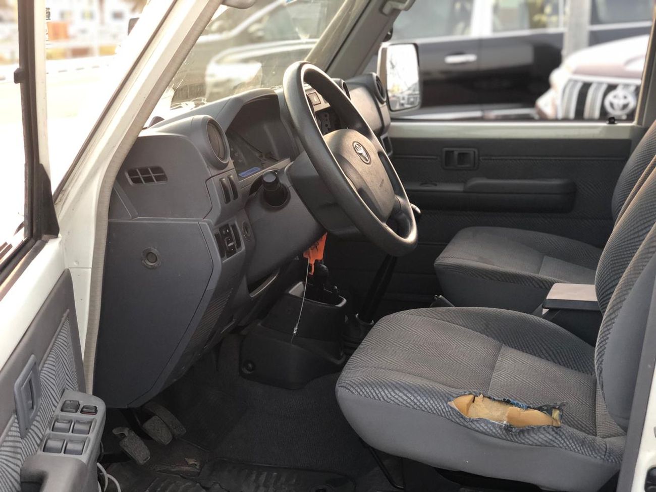 Toyota Land Cruiser 70 LX76, 4.2L DIESEL, ALLOY RIMS 16'', CLEAN INTERIOR AND EXTERIOR, SNORCLE, CODE-24180