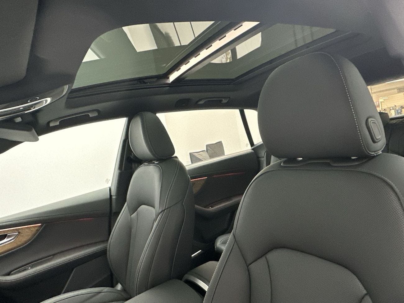 أودي Q8 55 TFSI quattro (340 HP) Luxury (Ref# 020191)