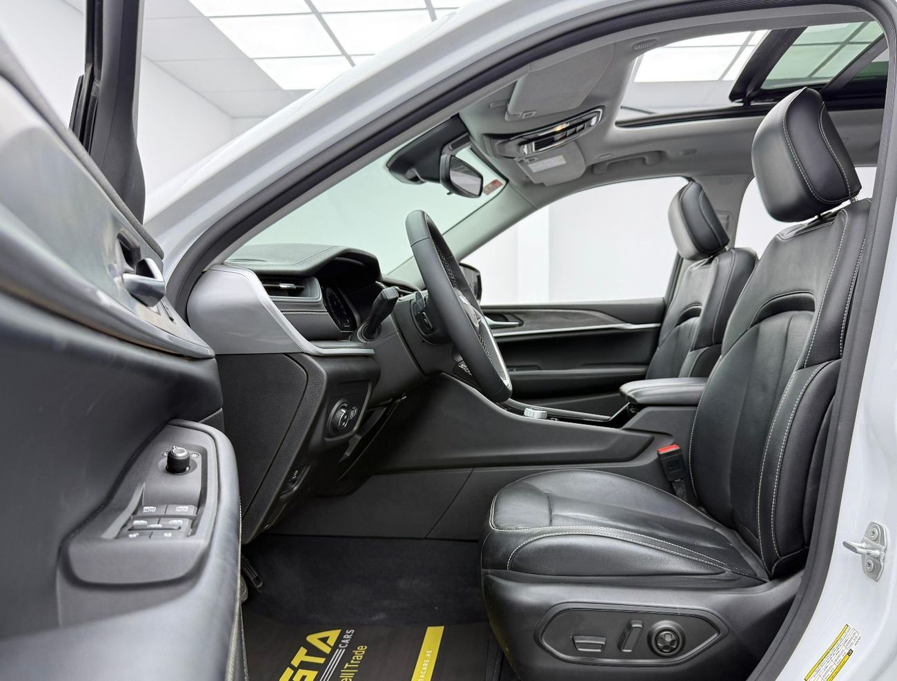 جيب جراند شيروكي L Limited 3.6L 2023 Jeep Grand Cherokee L Limited, Warranty, Full Jeep Service History, Excellent Co