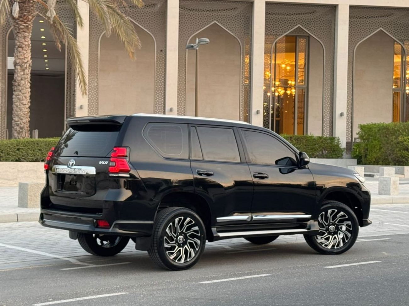 Toyota Prado 2018 Model V4 2.7L GCC Specification Car is Very Clean And Perfect Condition