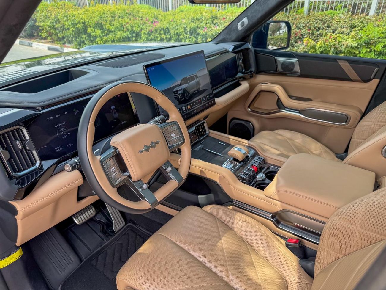 BYD Leopard 8 Smart and Brave Flagship Edition (7 Seats) 2024 BYD Leopard 8 flagship | 2.0L Hybrid (Plug-In) | 939