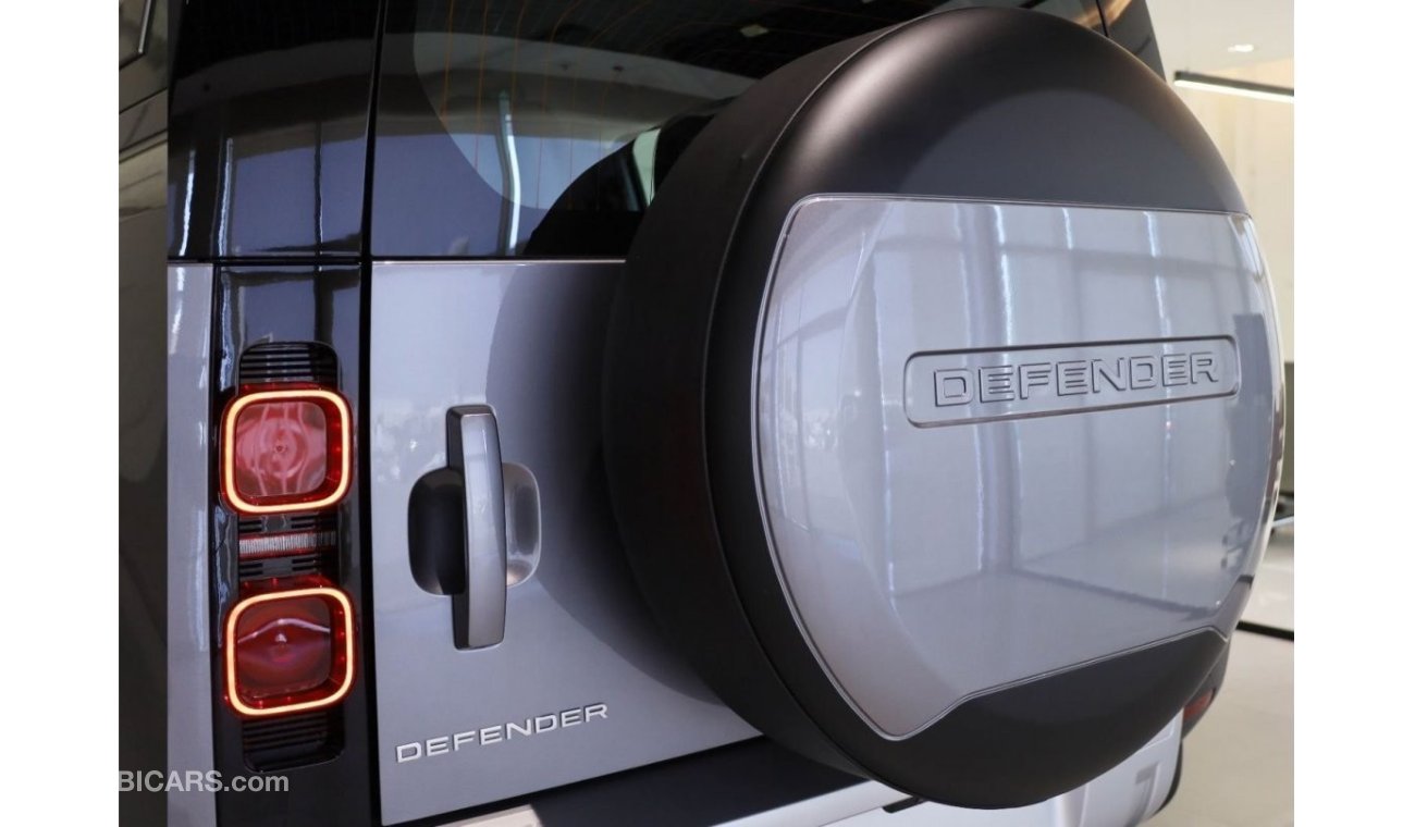 Land Rover Defender 110 SE P300 | with 5Yrs Warranty and Service PKG