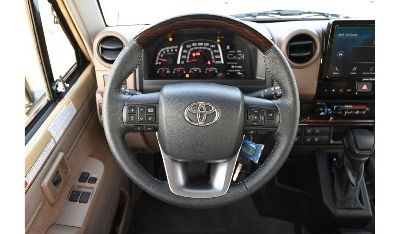 تويوتا لاند كروزر 70 DLX 2.8L DIESEL AUTOMATIC 4X4