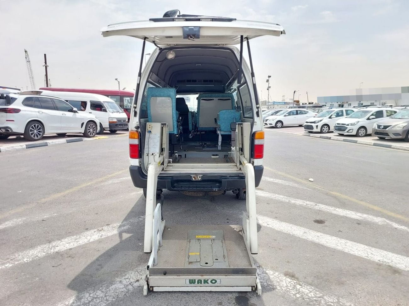 Toyota Hiace TOYOTA HIACE COMMUTER VAN RHD 2001 MODEL 3.0 L DIESEL AUTOMATIC(PM02185)