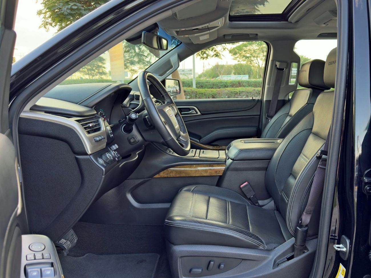 GMC Yukon Denali 6.2L (8 Seater)