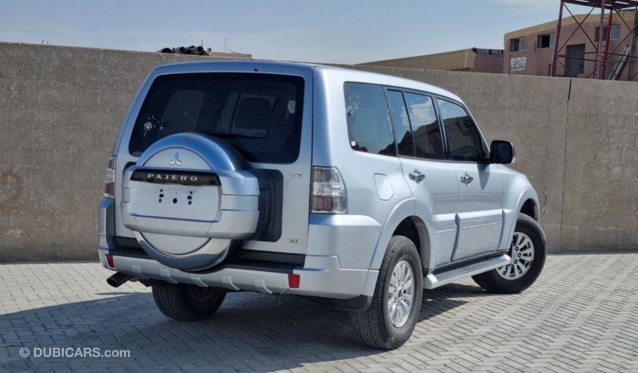 ميتسوبيشي باجيرو GLS 2013 | Perfect Condition | GCC | Low Mileage