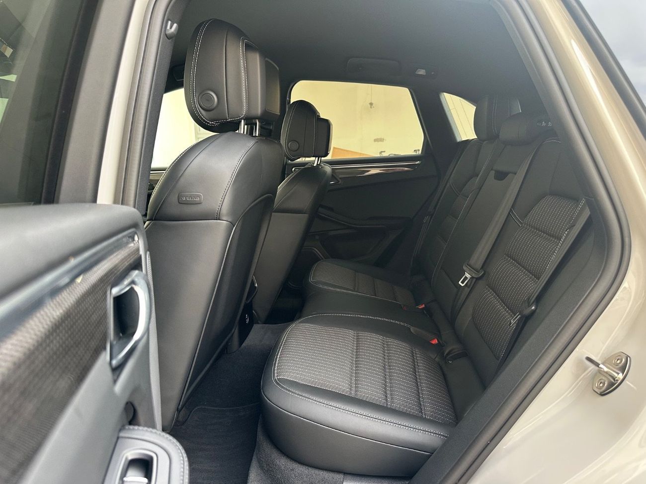 Porsche Macan Macan T | 2024 | 2.0L Turbo 265 HP | Like new | Perfect Condition