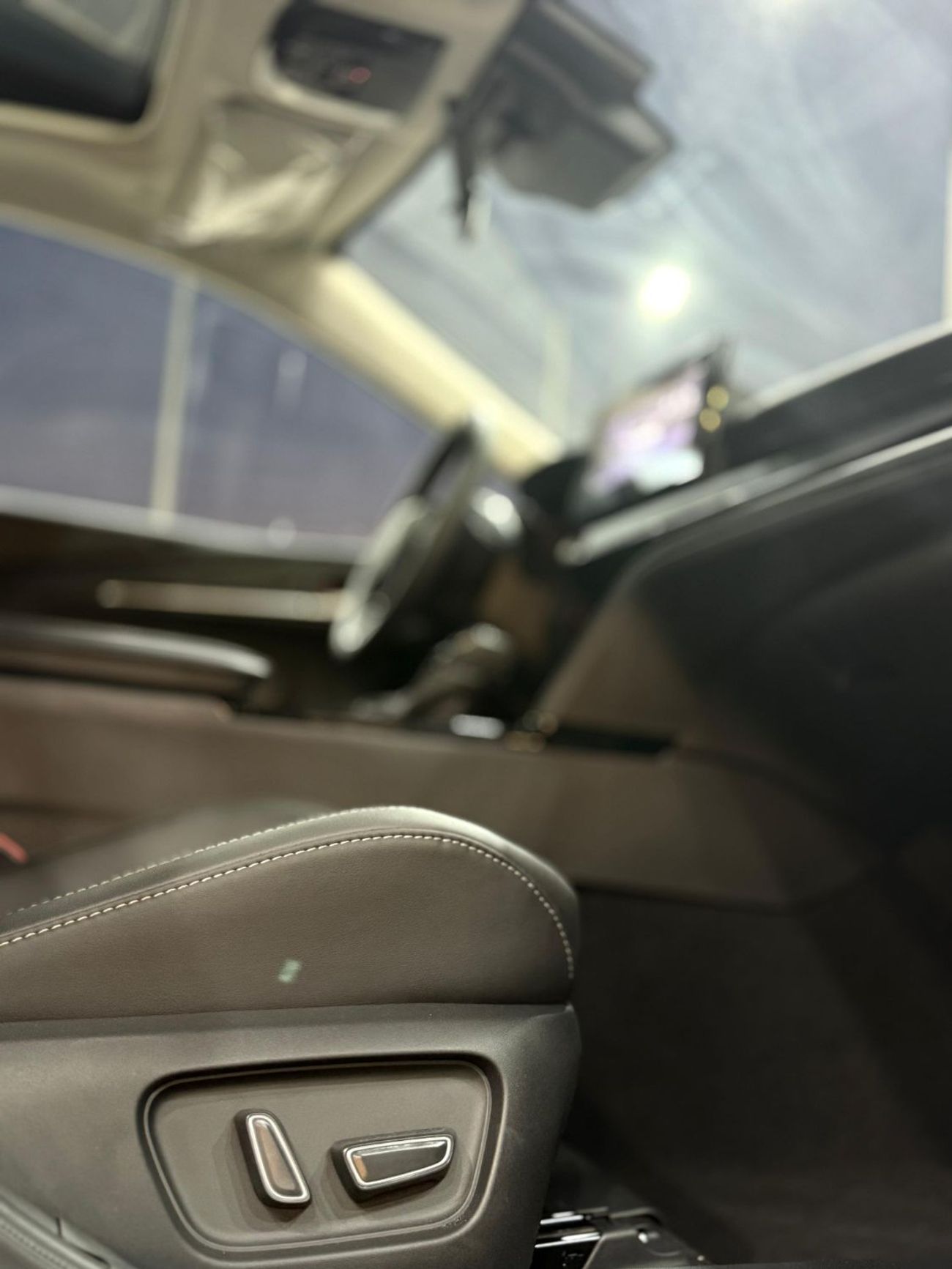 Toyota Camry (*تويوتا كامري هايبرد/ لاكجري*) *موديل* : 2025 *السعر* : 105.000 درهم  *ممشي* : صفر ك/م  (*مواصفات خ