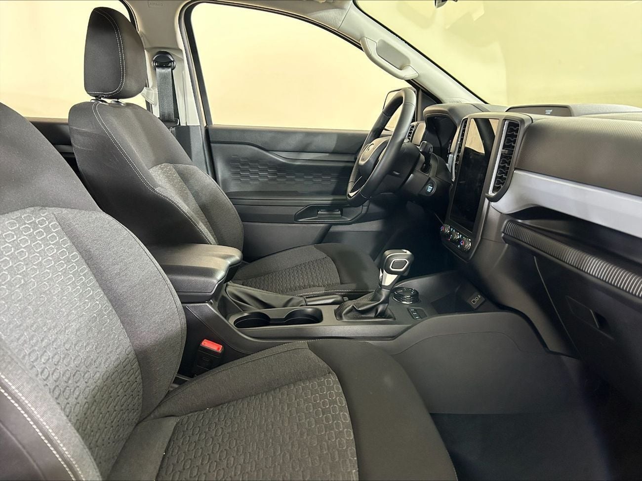 فورد رانجر XLT 2.0T Diesel RDD3423 / FREE Insurance + Registration / AL TAYER MOTORS / AL QOUZ SHOWROOM