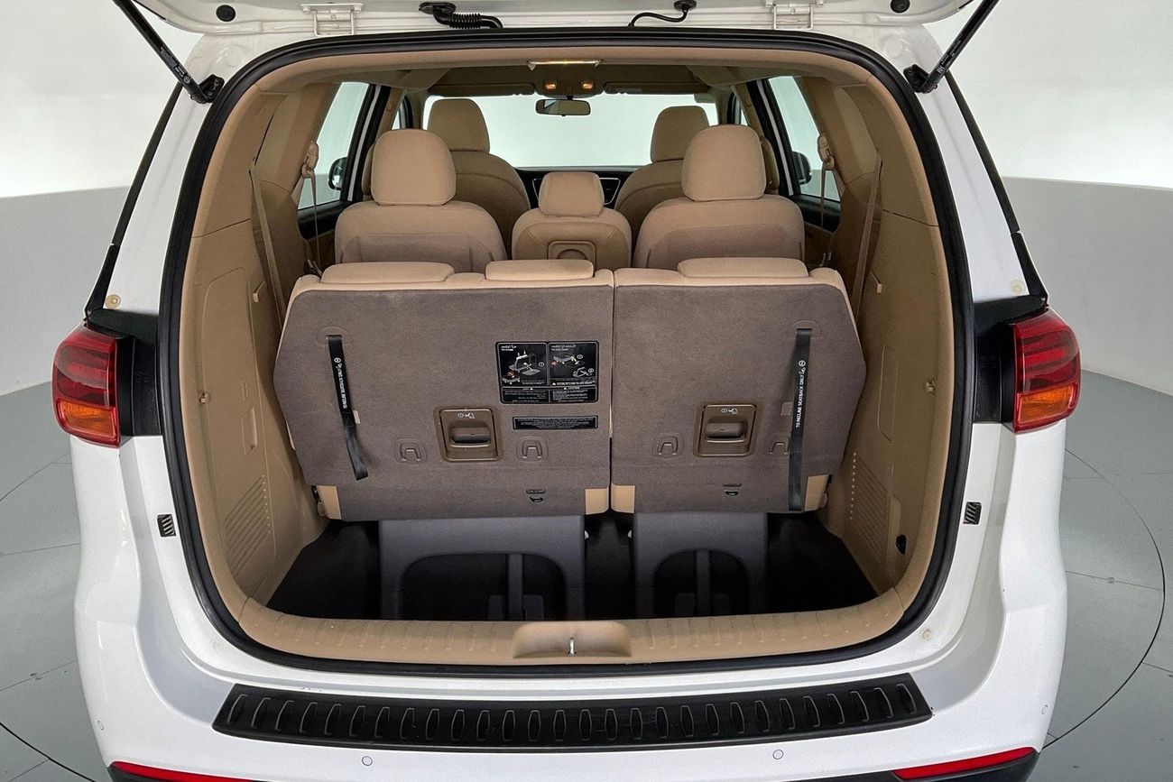 كيا كارنيفال LX