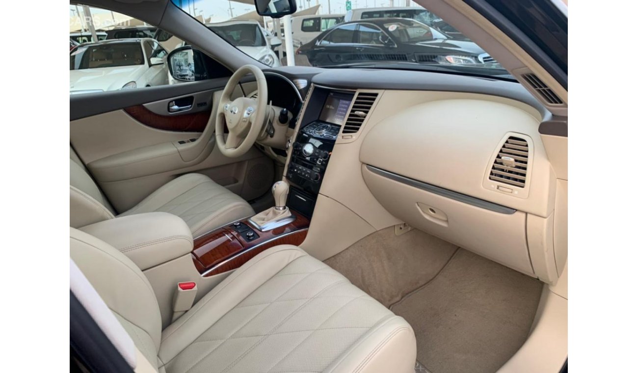 إنفينيتي QX70 Infiniti QX 70_Gcc_2014_Excellent_Condihion _Full option