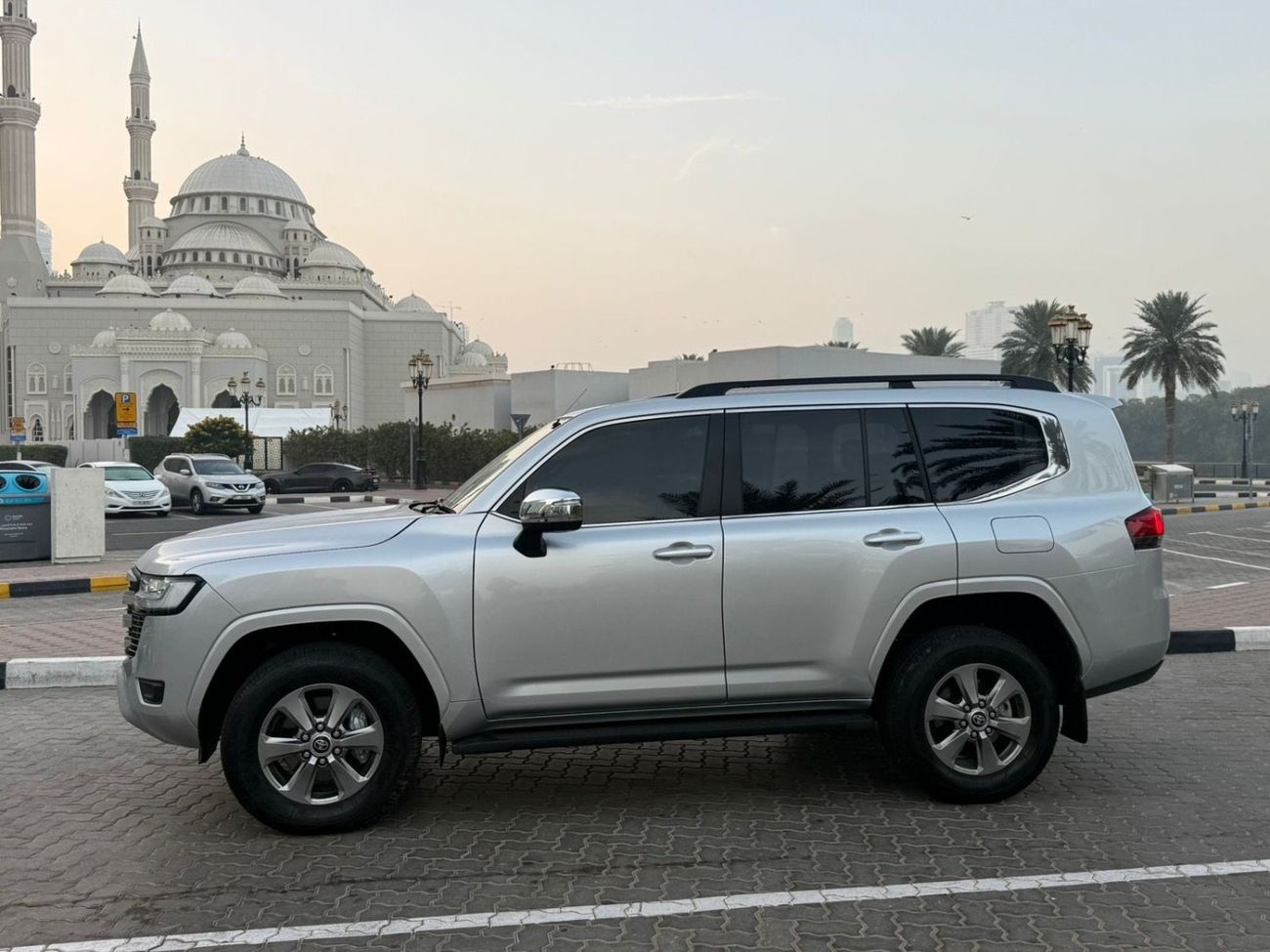 تويوتا لاند كروزر 2025 Model VXR Full Option RHD Car is very clean and perfect condition