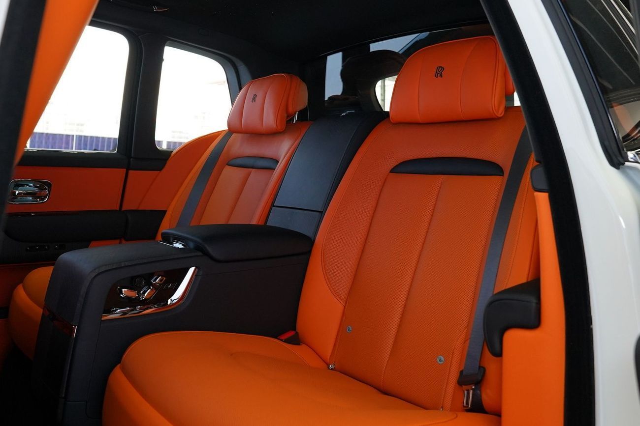 Rolls-Royce Cullinan SILVER BADGE