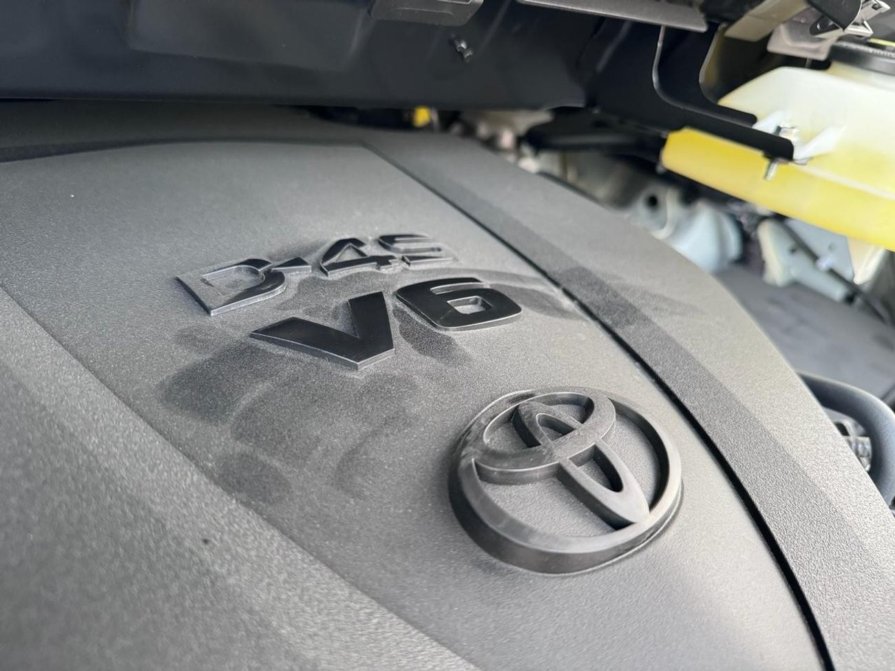 تويوتا هاياس Toyota Hiace13 Seaters bus 6V 3.5L - MT