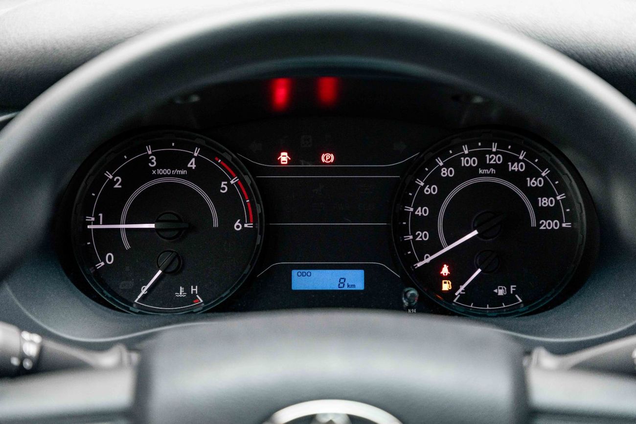 تويوتا هيلوكس 2.4L - Diesel - Manual - Grey Mettalic Inside Black | Export Only