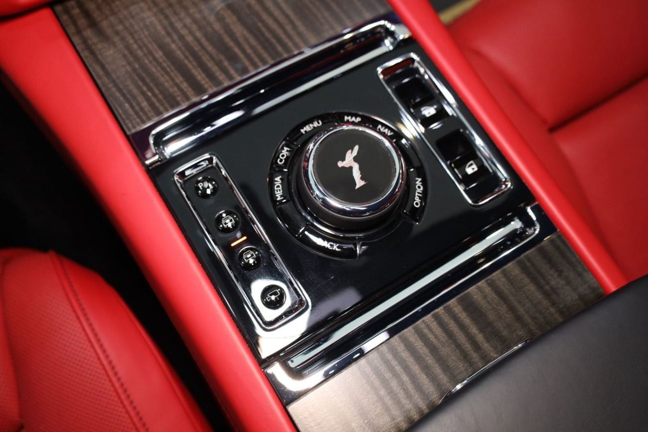 رولز رويس جوست EWB, Rear Entertainment, Starlight, Illuminated Grille, GCC Specs!!