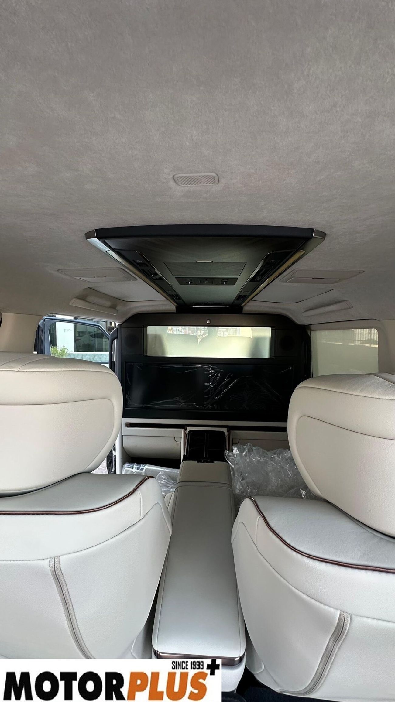 لكزس LM 350h Hybrid 4 Seater 2025 - Ready Stock!