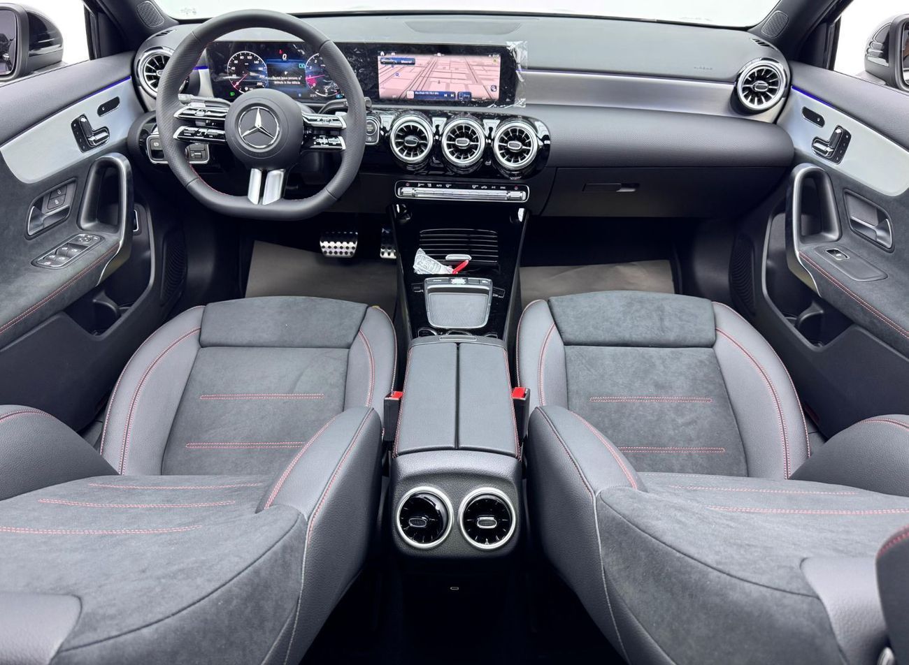 مرسيدس بنز A 200 Std 1.4L *Brand New* Mercedes Benz A200, 5 Years Mercedes Warranty, Delivery Kms, GCC