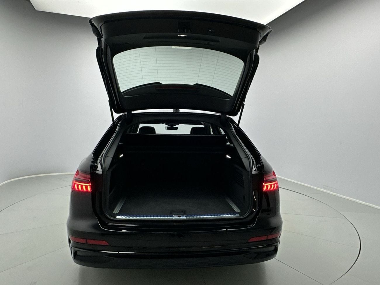 أودي A6 Avant 40 TFSI 190hp S line (Ref# 037756) EXCLUSIVE RAMADAN OFFER